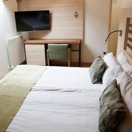 Rural Montanas De Pumar 4* Besullo