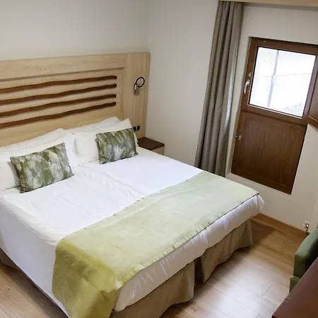 Rural Montanas De Pumar 4* Besullo