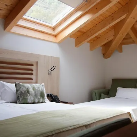 Rural Montanas De Pumar Hotel 4*