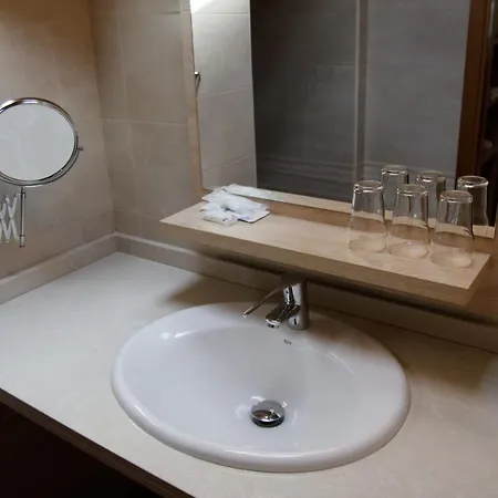 Rural Montanas De Pumar Hotel 4*