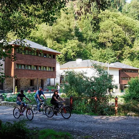 Rural Montanas De Pumar 4*