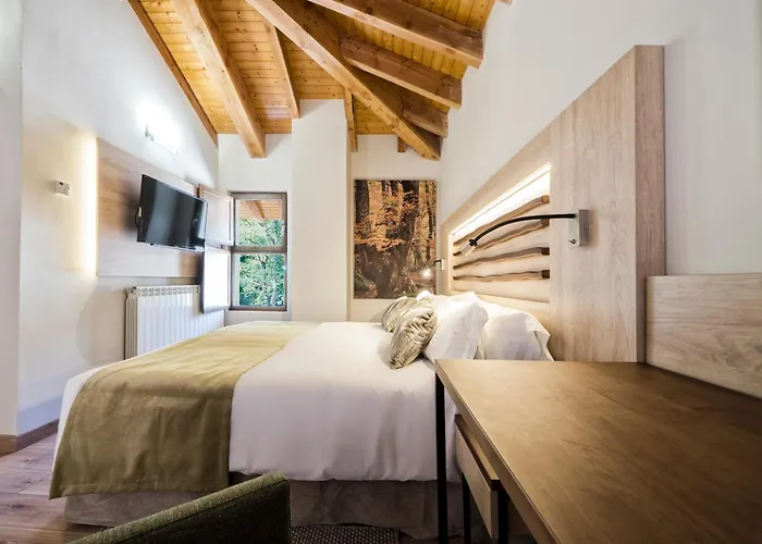 Rural Montanas De Pumar 4* Besullo